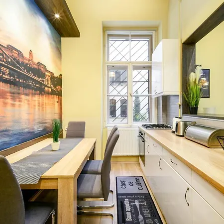 Apartment Downtown Deluxe-two Bedroom With Sauna Budapest