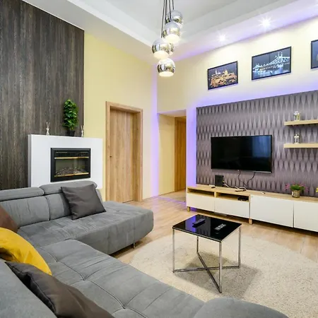 Downtown Deluxe-two Bedroom With Sauna Apartment *
